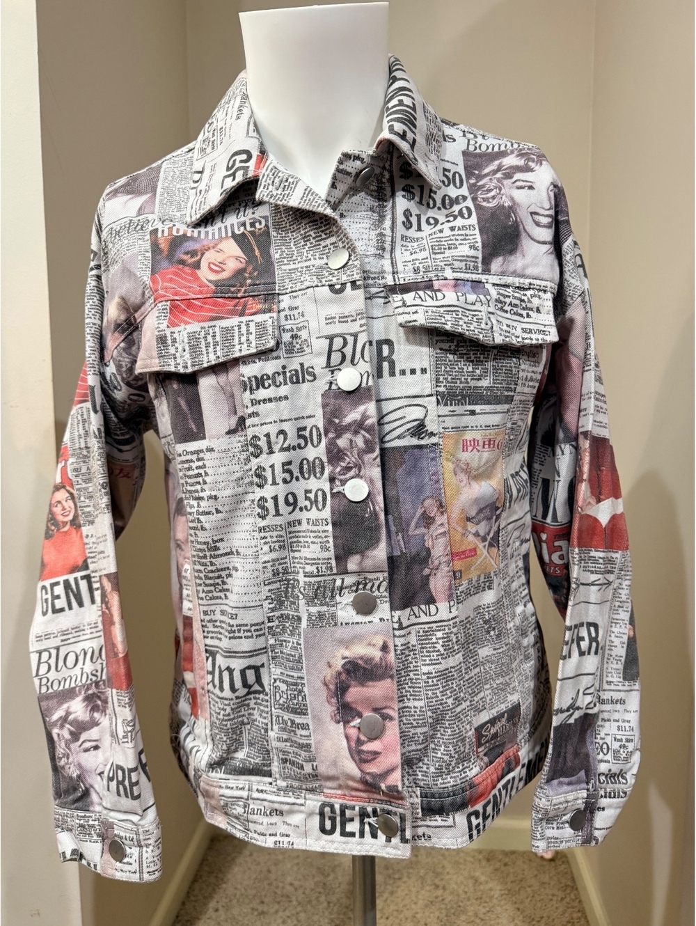 Forever 21 Marilyn Monroe Women's Denim Jacket Newspaper Print, Size Small
